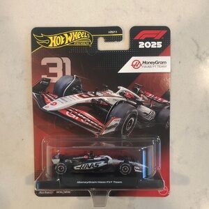 Hot Wheels Premium F1 2025 MoneyGram Haas F1 Team Car